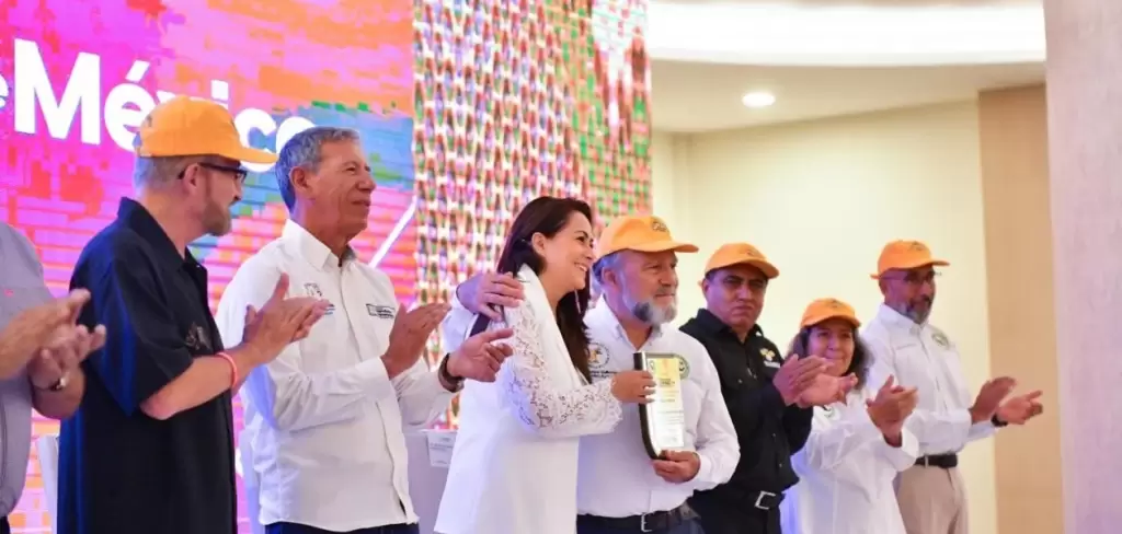 Tere Jiménez inaugura el Encuentro Apícola Nacional enAguascalientes