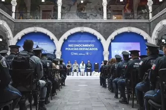 Tere Jiménez reconoce a policías por la seguridad de Aguascalientes