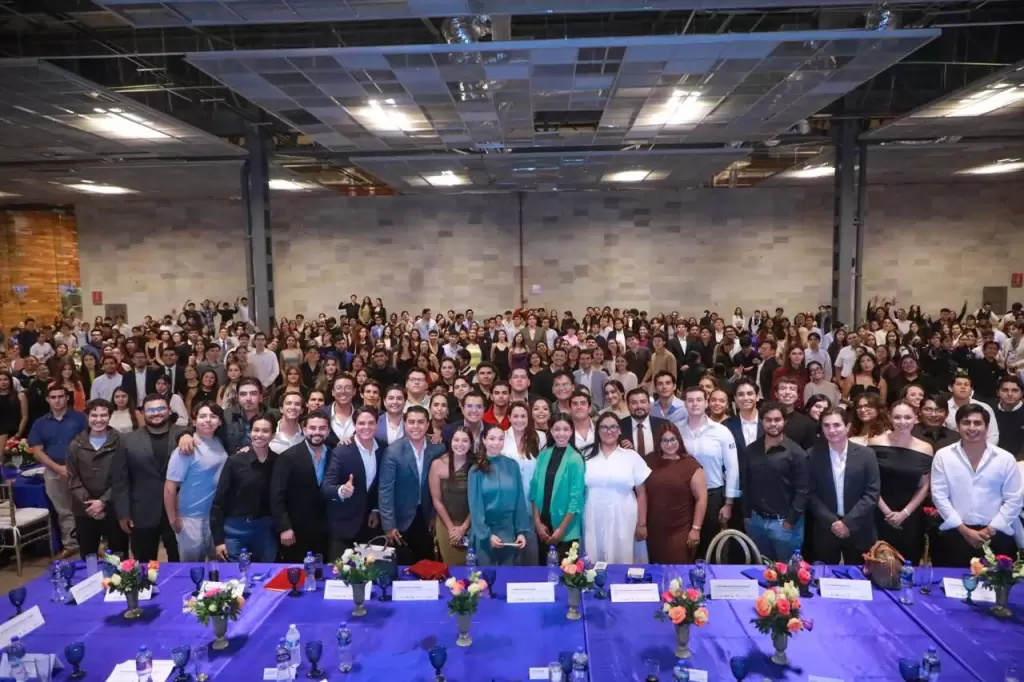 Tere Jiménez se reúne con jóvenes y refrenda compromiso de generar más oportunidades