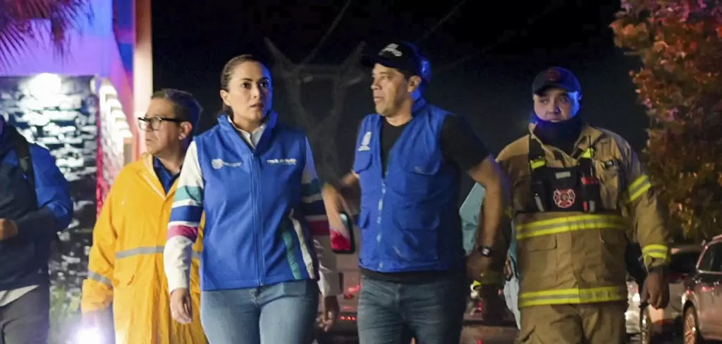 Tere Jiménez y Leo Montañez atienden afectaciones de lluvias