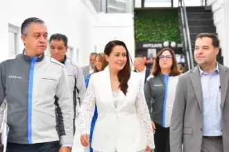 Tere Jiménez y Nissan entregan becas universitarias enAguascalientes