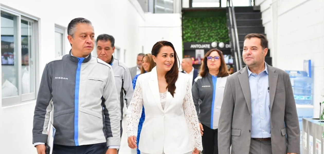 Tere Jiménez y Nissan entregan becas universitarias enAguascalientes