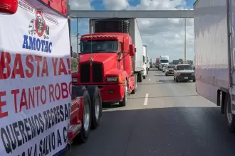 Transportistas protestan por la inseguridad en carreteras