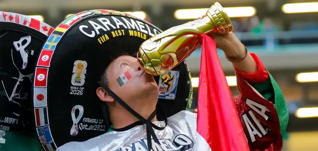 Esto es lo que debes ahorrar desde hoy si quieres ir al Mundial de 2030 // Foto de EFE
