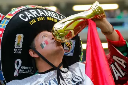 Esto es lo que debes ahorrar desde hoy si quieres ir al Mundial de 2030 // Foto de EFE