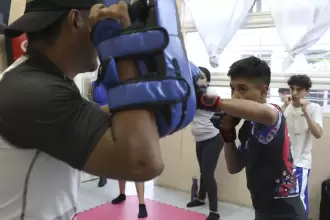 Ángel David Galindo va por torneo internacional de kick boxing