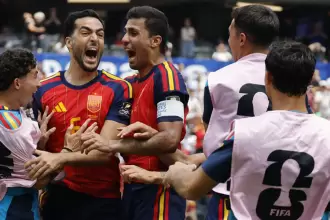 Jugadores de España celebran un gol este viernes, en un partido de cuartos de final del Mundial de la FIFA 2026 entre España y Bélgica en el estadio SoFi en Los Ángeles (Estados Unidos). España enfrentará a Francia en la Semifinal del Mundial 2026. Foto: JLMNoticias / EFE/ Lavandeira Jr.