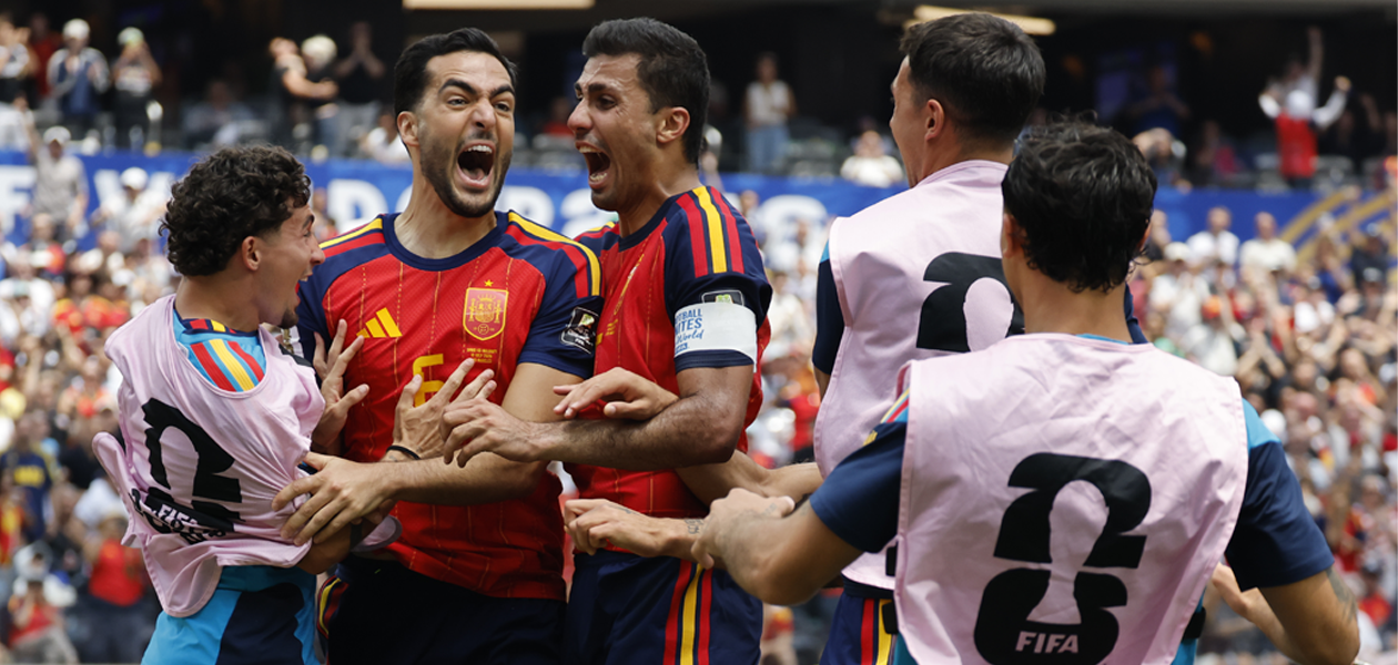 Jugadores de España celebran un gol este viernes, en un partido de cuartos de final del Mundial de la FIFA 2026 entre España y Bélgica en el estadio SoFi en Los Ángeles (Estados Unidos). España enfrentará a Francia en la Semifinal del Mundial 2026. Foto: JLMNoticias / EFE/ Lavandeira Jr.