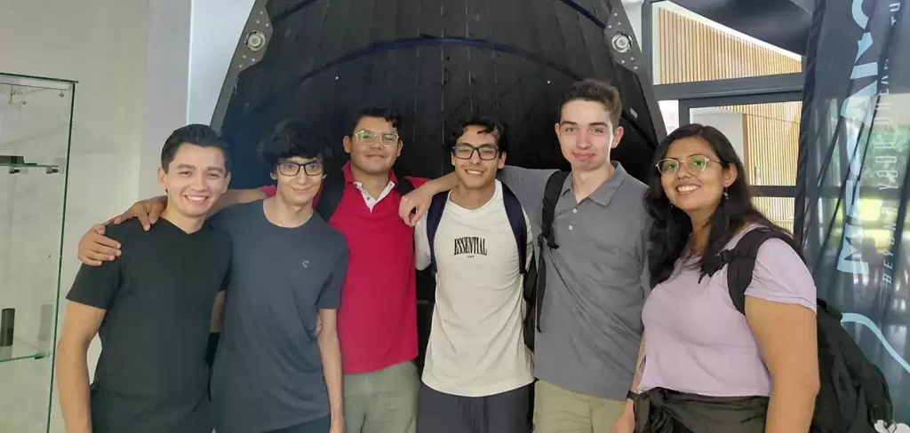 Estudiantes de la UPA viajan a Francia para especializarse en aeronáutica