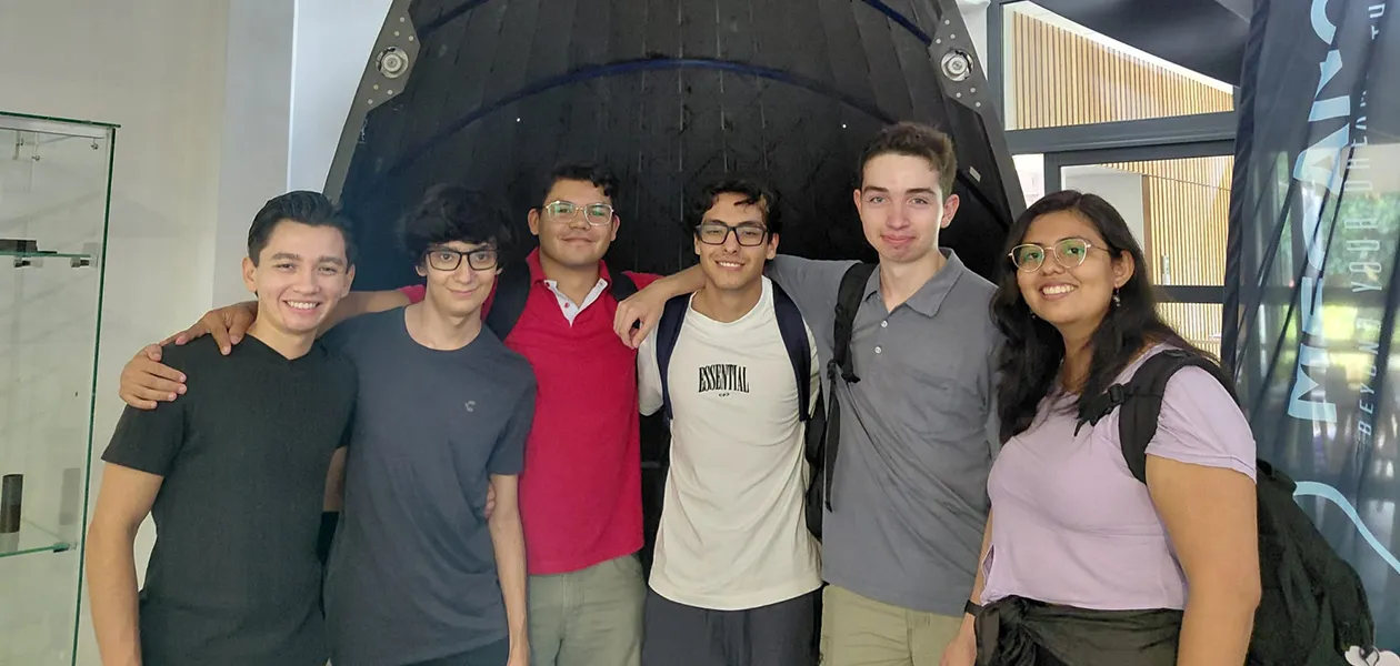 Estudiantes de la UPA viajan a Francia para especializarse en aeronáutica