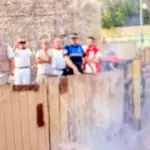 A las 8 en punto de la mañana subió el último de los cohetes que avisa el inicio de los encierros en Pamplona, con toros de Jandilla. Foto: JLMNoticias / Especial / RTVE.