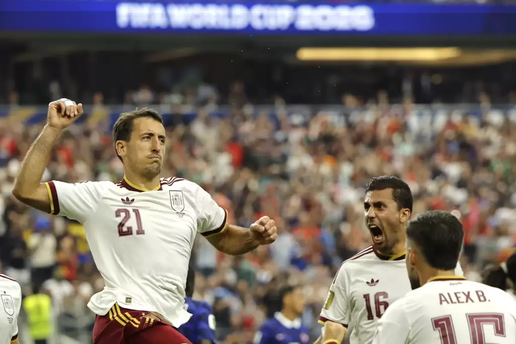 Mikel Oyarzabal anota el primer gol