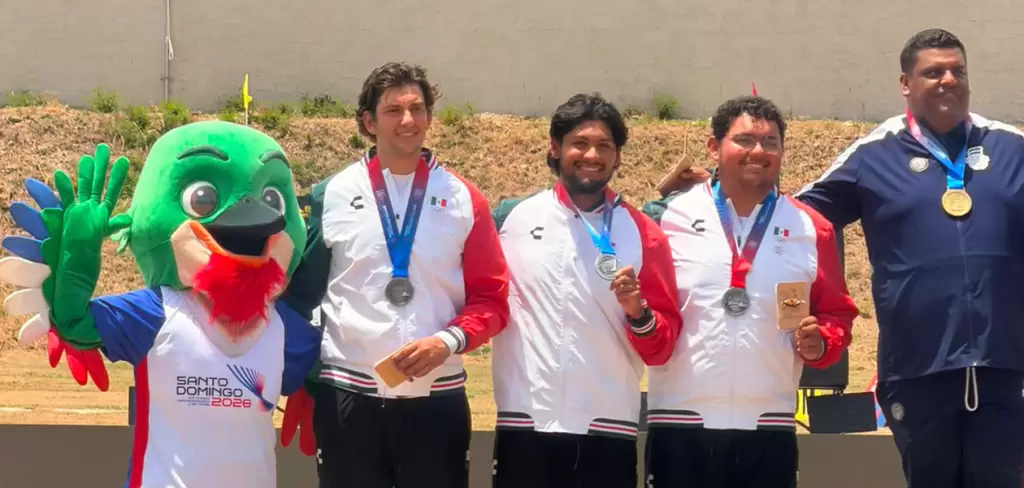 Rodrigo González celebrando su medalla de plata en tiro con arco compuesto con la Selección Mexicana en Santo Domingo 2026. Foto: JLMNoticias / Gobierno del Estado de Aguascalientes.