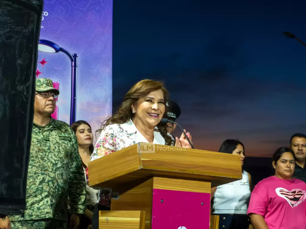 La alcaldesa, Margarita Gallegos, inauguró la obra de inauguración de Luminarias, como parte de la estrategia "San Pancho Brilla". Foto: JLMNoticias / Oliver Rivera.