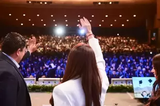 Tere Jiménez celebra graduación de 371 jóvenes del CECyTEA