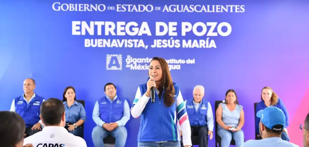 Tere Jiménez entrega pozos de agua en Jesús María