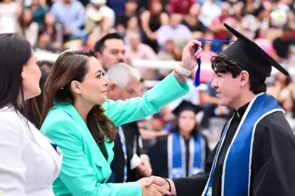 Tere Jiménez impulsa el futuro académico de jóvenes en Rincón de Romos
