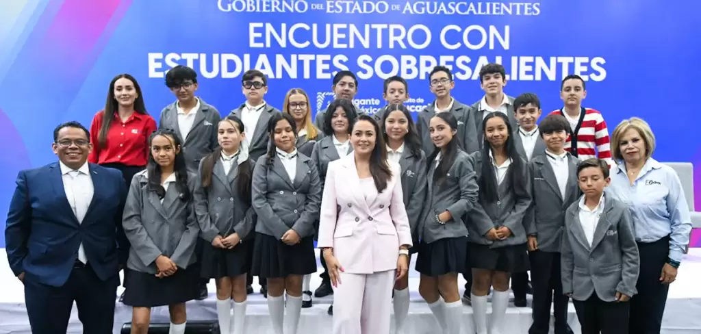 Tere Jiménez impulsa la excelencia académica de estudiantes de Aguascalientes