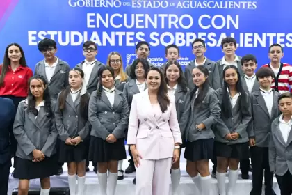 Tere Jiménez impulsa la excelencia académica de estudiantes de Aguascalientes