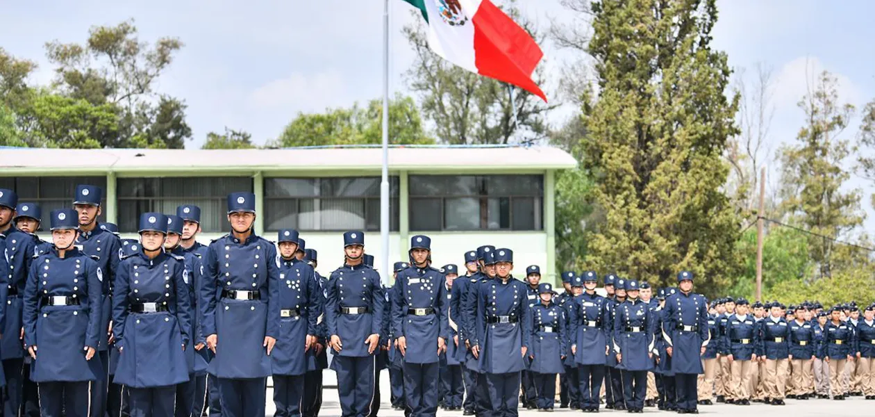 Tere Jiménez reconoce el esfuerzo de graduados de los Bachilleratos Militarizados