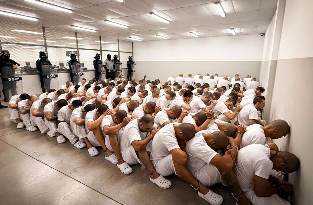 Prisioneros siempre bajo vigilancia