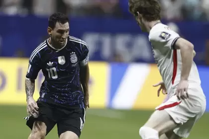 Argentina remonta 2-1 a Inglaterra y clasifica a la Final del Mundial