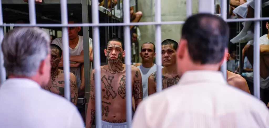 Terroristas, régimen estricto, entrevista exclusiva y todo lo que se vive dentro del CECOT
