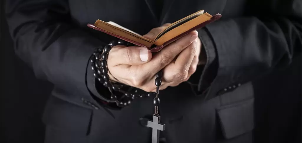 Localizan a sacerdote en estado de descomposición