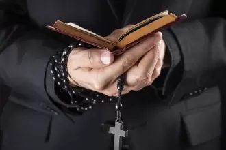 Localizan a sacerdote en estado de descomposición