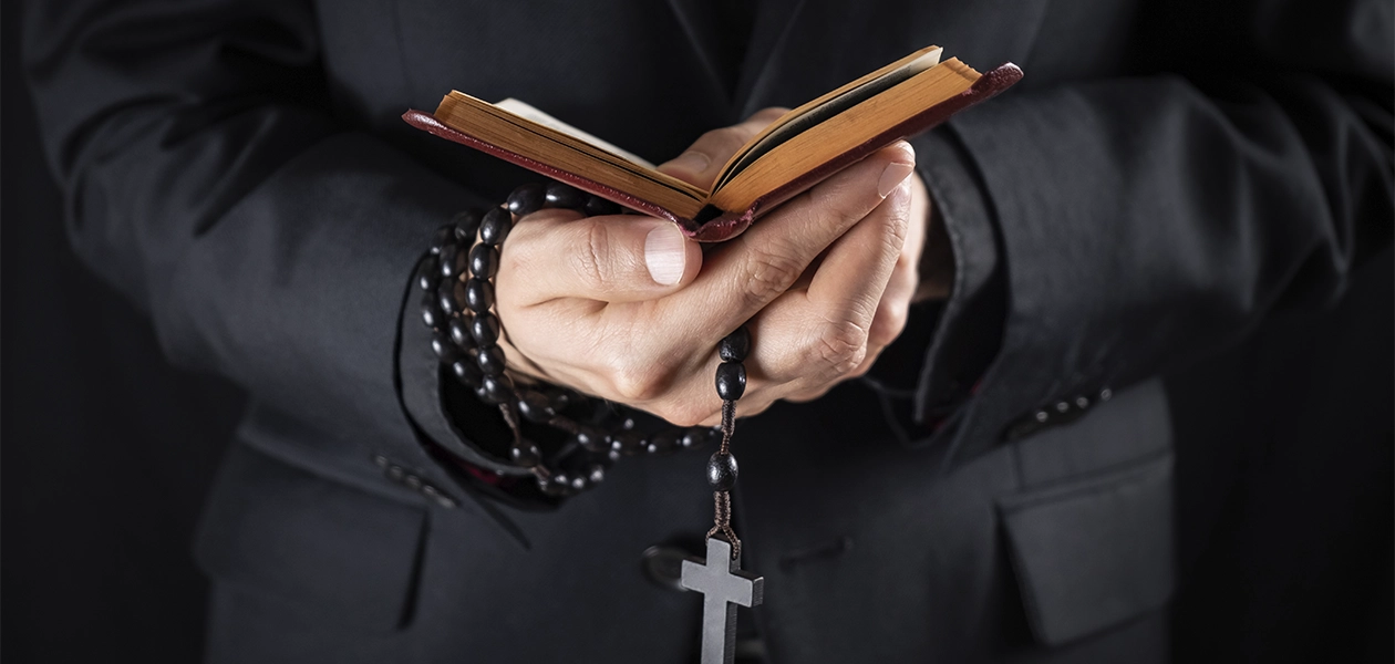Localizan a sacerdote en estado de descomposición