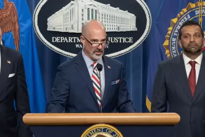 Las autoridades del Departamento de Estado de Estados Unidos, en conferencia de prensa, anunciando la 'cacería' histórica contra el CJNG. Foto: DEA / Especial.