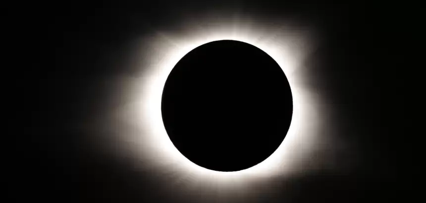 Vista de archivo de un eclipse de sol total. Hoy hay eclipse solar total. Foto: JLMNoticias / EFE/ERIK S. LESSER