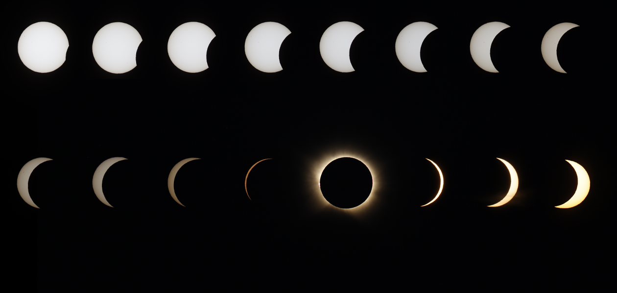 Fotomontaje creado a partir de los astros superpuestos en el momento del eclipse solar total en Corbera d’Ebre. Foto: JLMNoticias / EFE/ Marta Pérez.