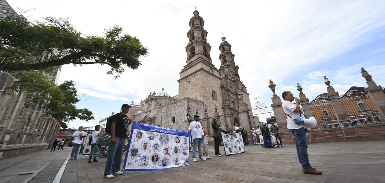 Familias de desaparecidos irrumpen en Palacio de Gobierno y exigen justicia en Aguascalientes1