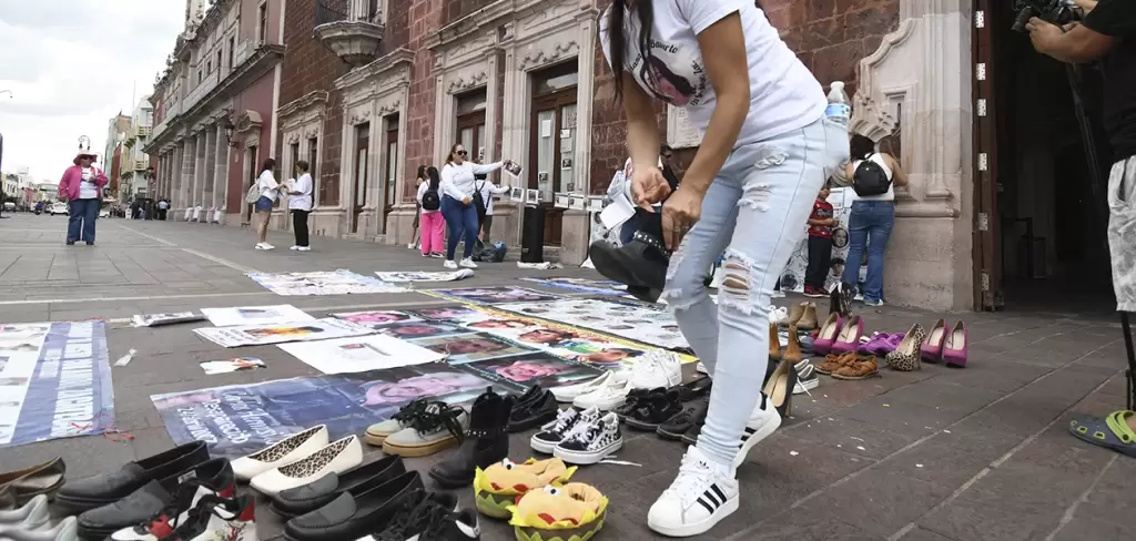Familias de desaparecidos irrumpen en Palacio de Gobierno y exigen justicia en Aguascalientes2