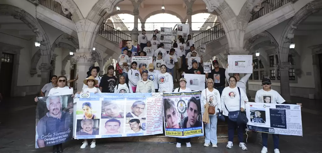 Familias de desaparecidos irrumpen en Palacio de Gobierno y exigen justicia en Aguascalientes3