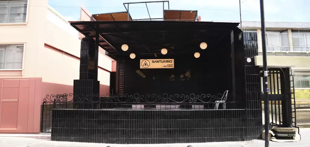 Frente por la Familia va contra bar del Centro por uso de símbolos religiosos
