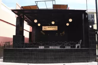 Frente por la Familia va contra bar del Centro por uso de símbolos religiosos