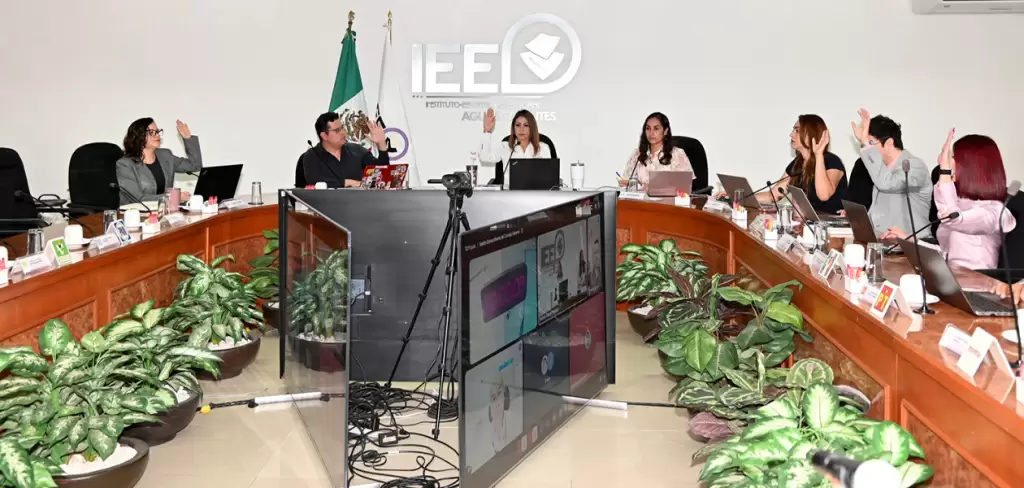 El Consejo General del Instituto Electoral del Estado (IEE) de Aguascalientes en sesión. Hoy aprobó modificar las Reglas de paridad. Foto: JLMNoticias / IEE Ags.