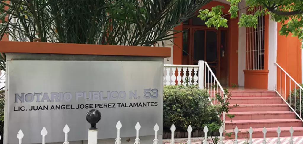 Fachada de la Notaría Pública 53 en Álvaro Obregón, zona Centro de Aguascalientes, tras el robo del 29 de agosto de 2026. Foto: JLMNoticias / Notaría 53 / Especial.