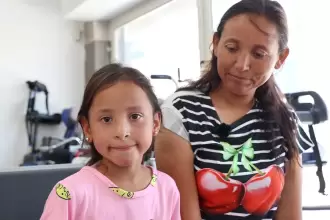 Nueva prótesis cambia la vida de María Guadalupe en Asientos