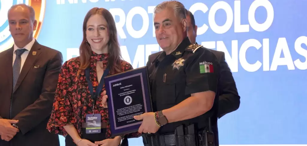 Reconocen a Martínez Romo por el helicóptero Fuerza Uno