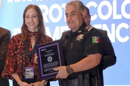 Reconocen a Martínez Romo por el helicóptero Fuerza Uno