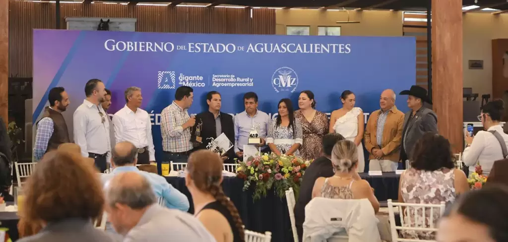 Reconocen a médicos veterinarios por su vocación y servicio en Aguascalientes