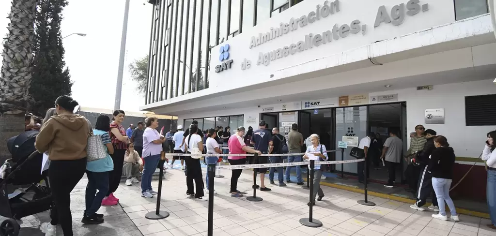 SAT ofrece reducir hasta 100% multas y recargos a contribuyentes con adeudos