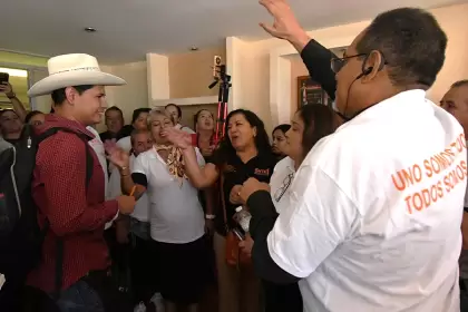 SNTE toma oficinas del ISSSTE en Aguascalientes- exige mejor atención y reclama representación del magisterio
