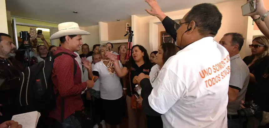 SNTE toma oficinas del ISSSTE en Aguascalientes- exige mejor atención y reclama representación del magisterio