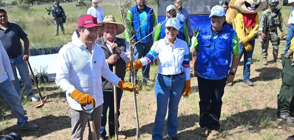 Tere Jiménez encabeza reforestación nacional en Aguascalientes