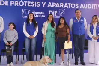Tere Jiménez entrega prótesis y aparatos auditivos a más de 200 personas en Aguascalientes