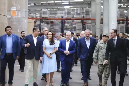 Tere Jiménez inaugura nueva línea de producción en Microcart
